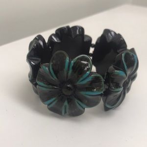 Stretchy floral acrylic bracelet